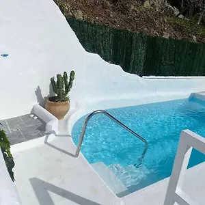 Jardin Piscina Climatizada Frigiliana